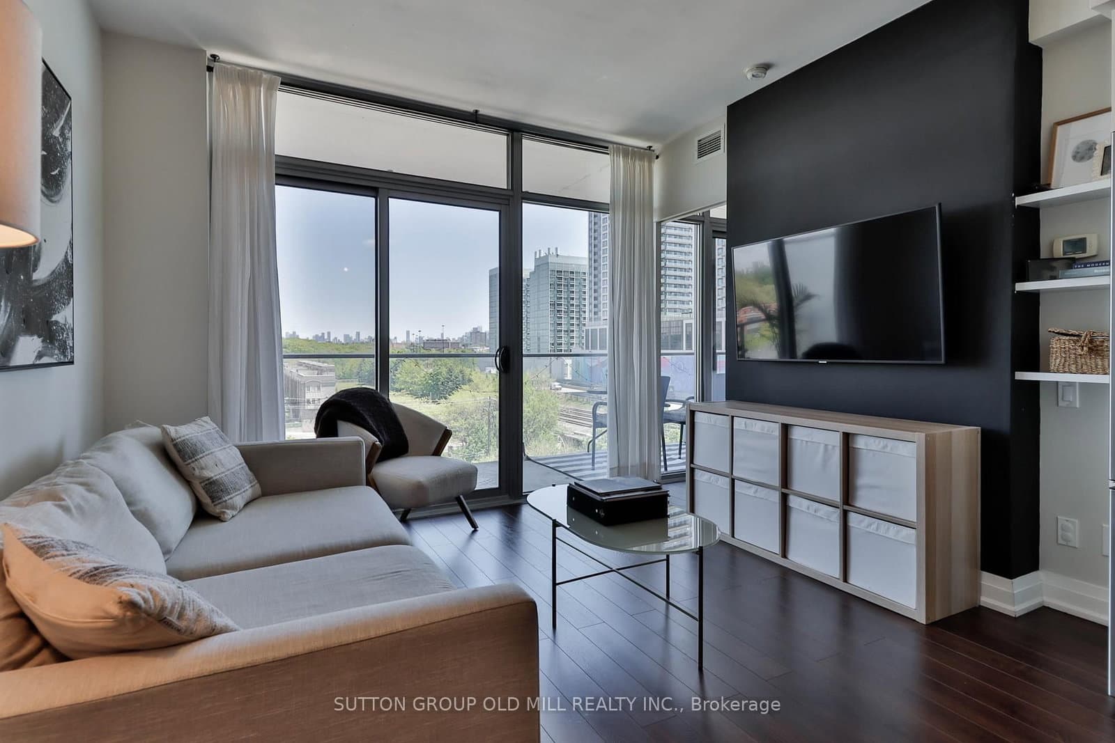 103 The Queensway, Unit 602 thumbnail 2