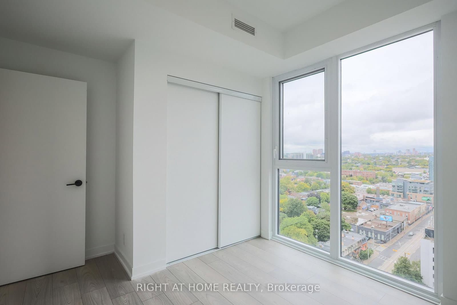 285 Dufferin Street, Unit 1608 thumbnail 14