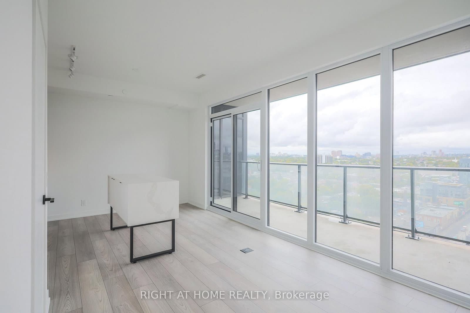 285 Dufferin Street, Unit 1608 thumbnail 8