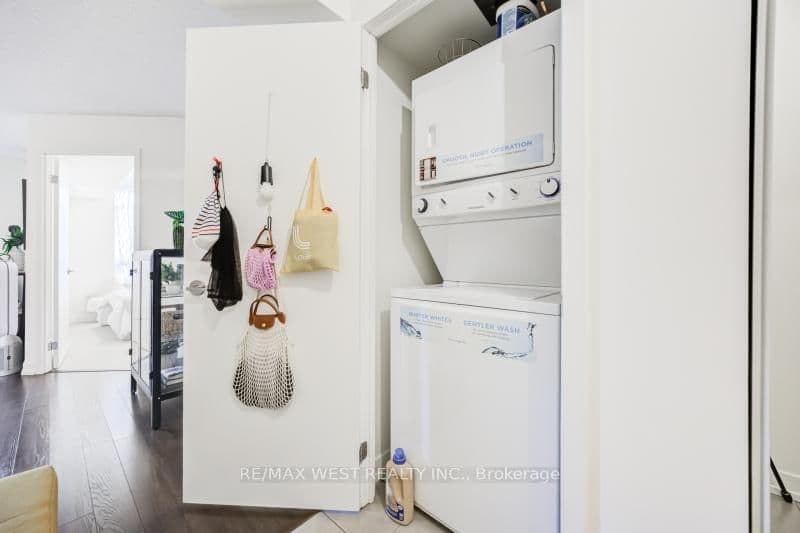 812 Lansdowne Avenue, Unit 704 thumbnail 10