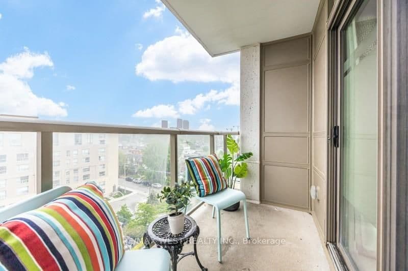 812 Lansdowne Avenue, Unit 704 thumbnail 11