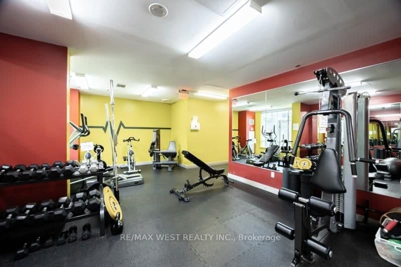 812 Lansdowne Avenue, Unit 704 thumbnail 13