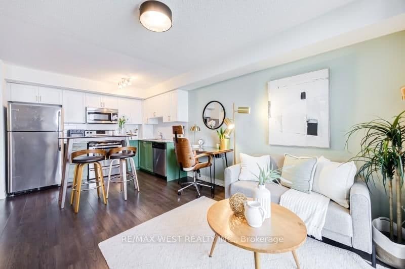 812 Lansdowne Avenue, Unit 704 thumbnail 3