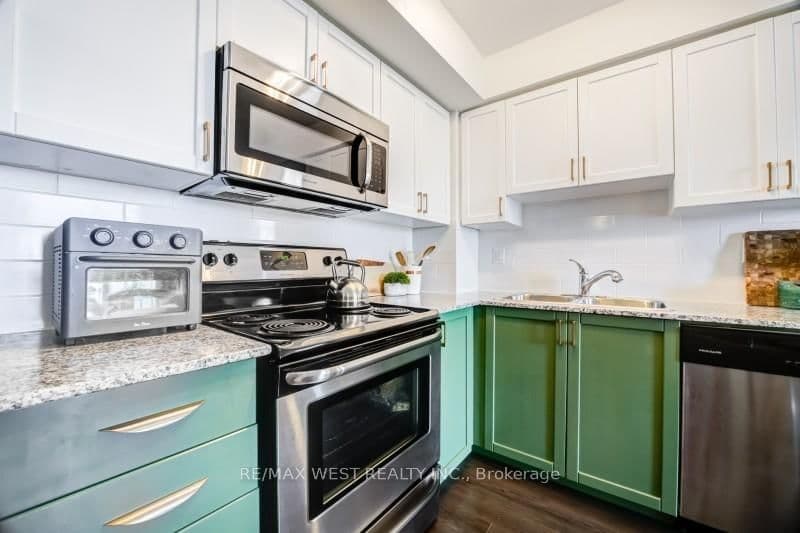 812 Lansdowne Avenue, Unit 704 thumbnail 6