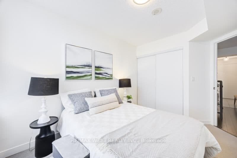 812 Lansdowne Avenue, Unit 704 thumbnail 9