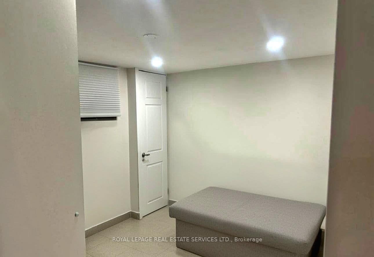 1399 Lansdowne Avenue, Unit Lower thumbnail 2
