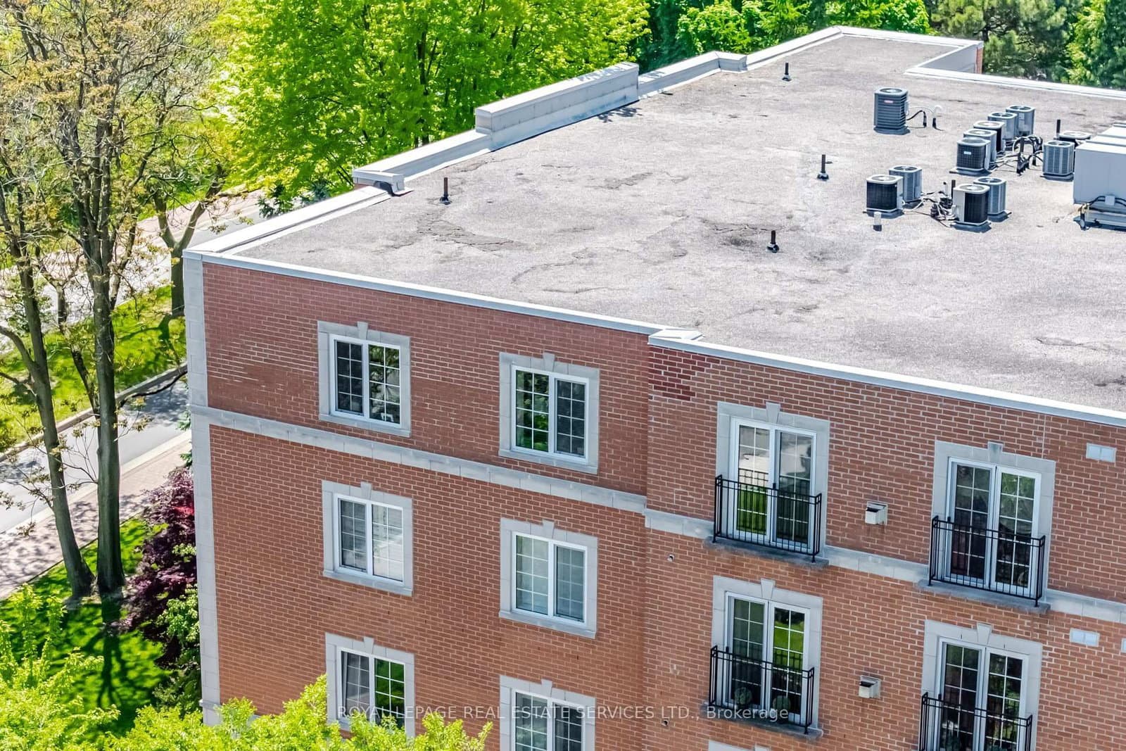 30 Anglesey Boulevard, Unit PH403 thumbnail 37