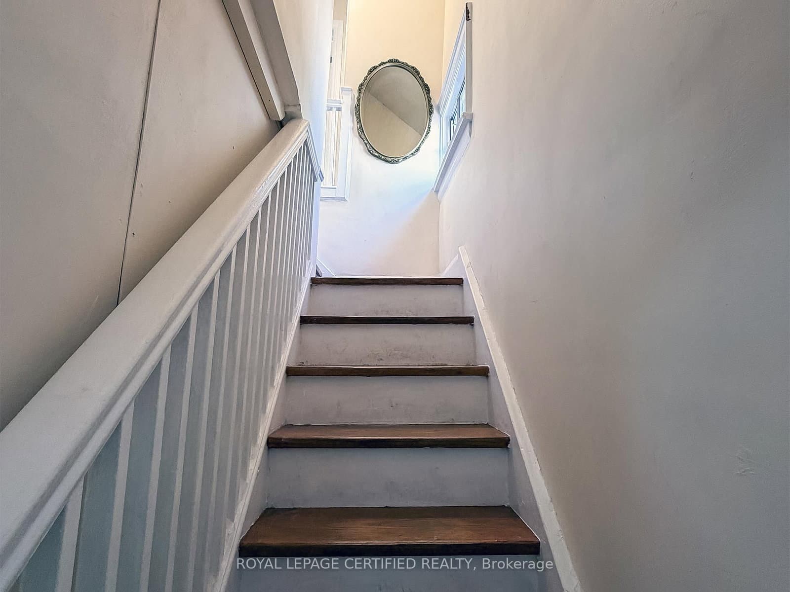148 Belgravia Avenue, Unit Upper thumbnail 2