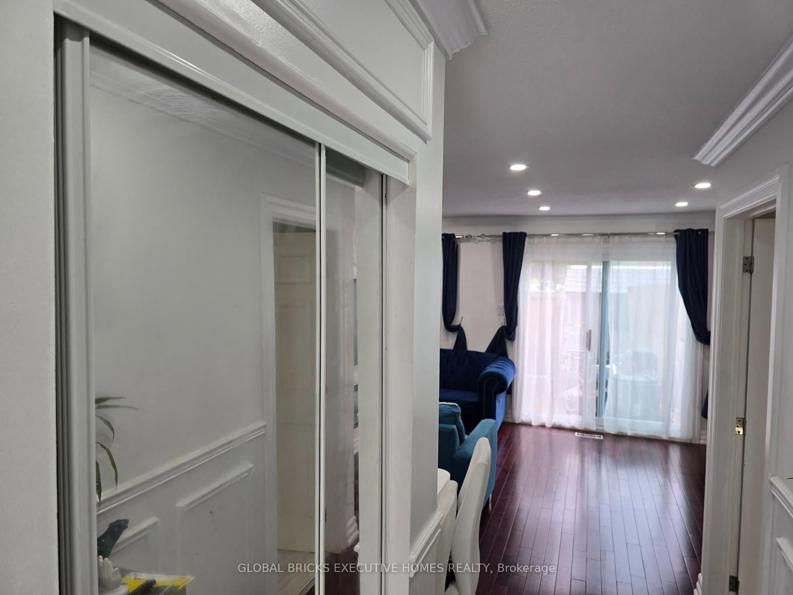 57 Hansen Road N, Unit 34 thumbnail 3