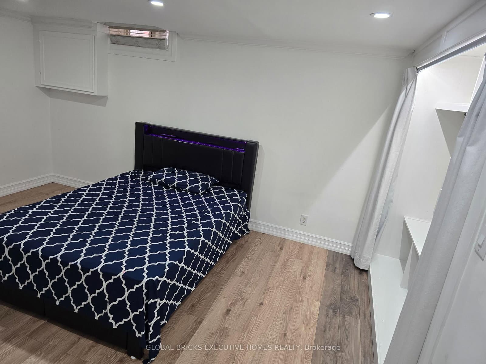 57 Hansen Road N, Unit 34 thumbnail 33