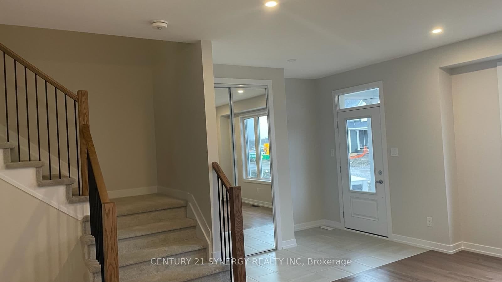 516 Oldenburg Avenue S thumbnail 3
