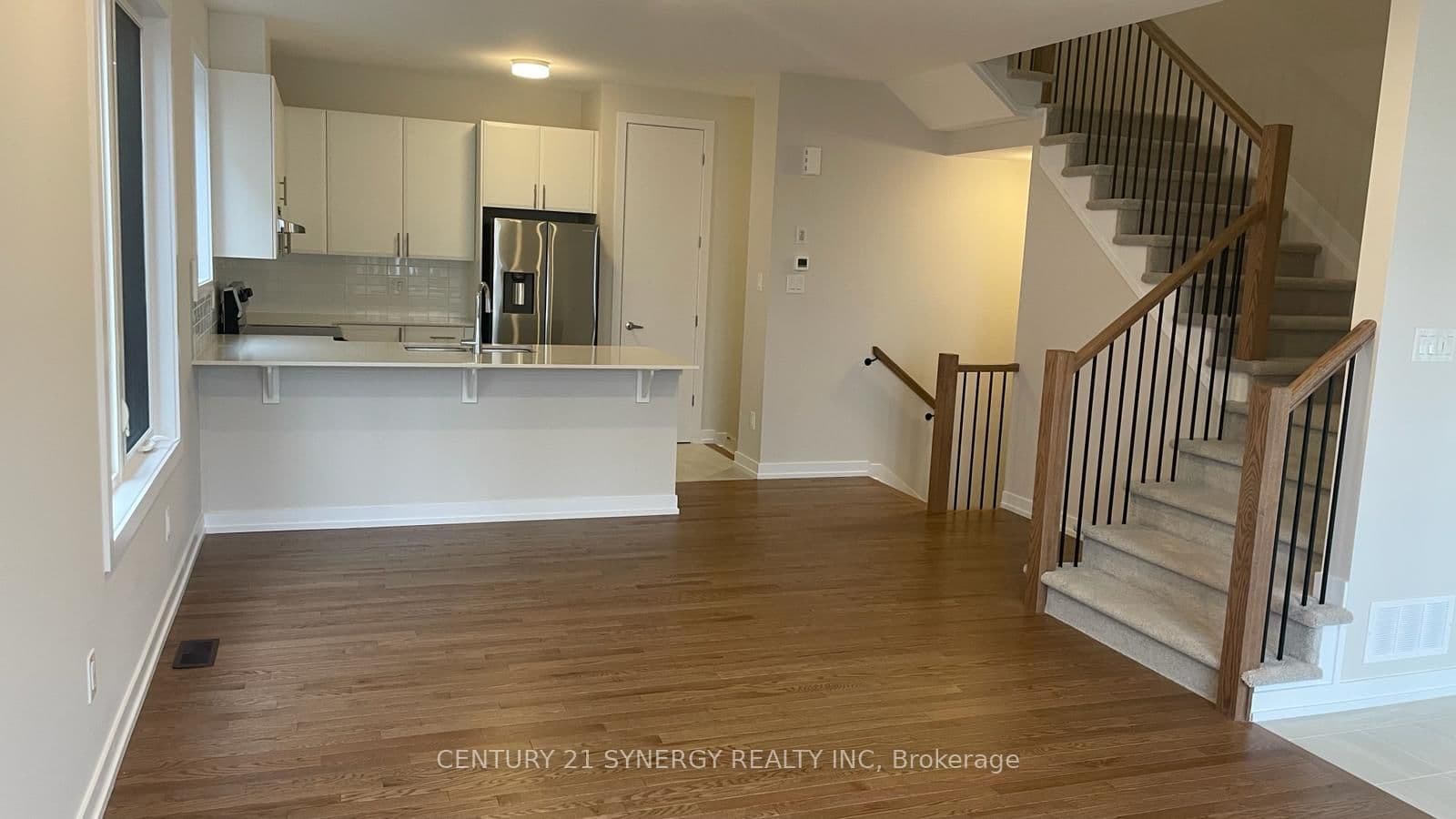 516 Oldenburg Avenue S thumbnail 4