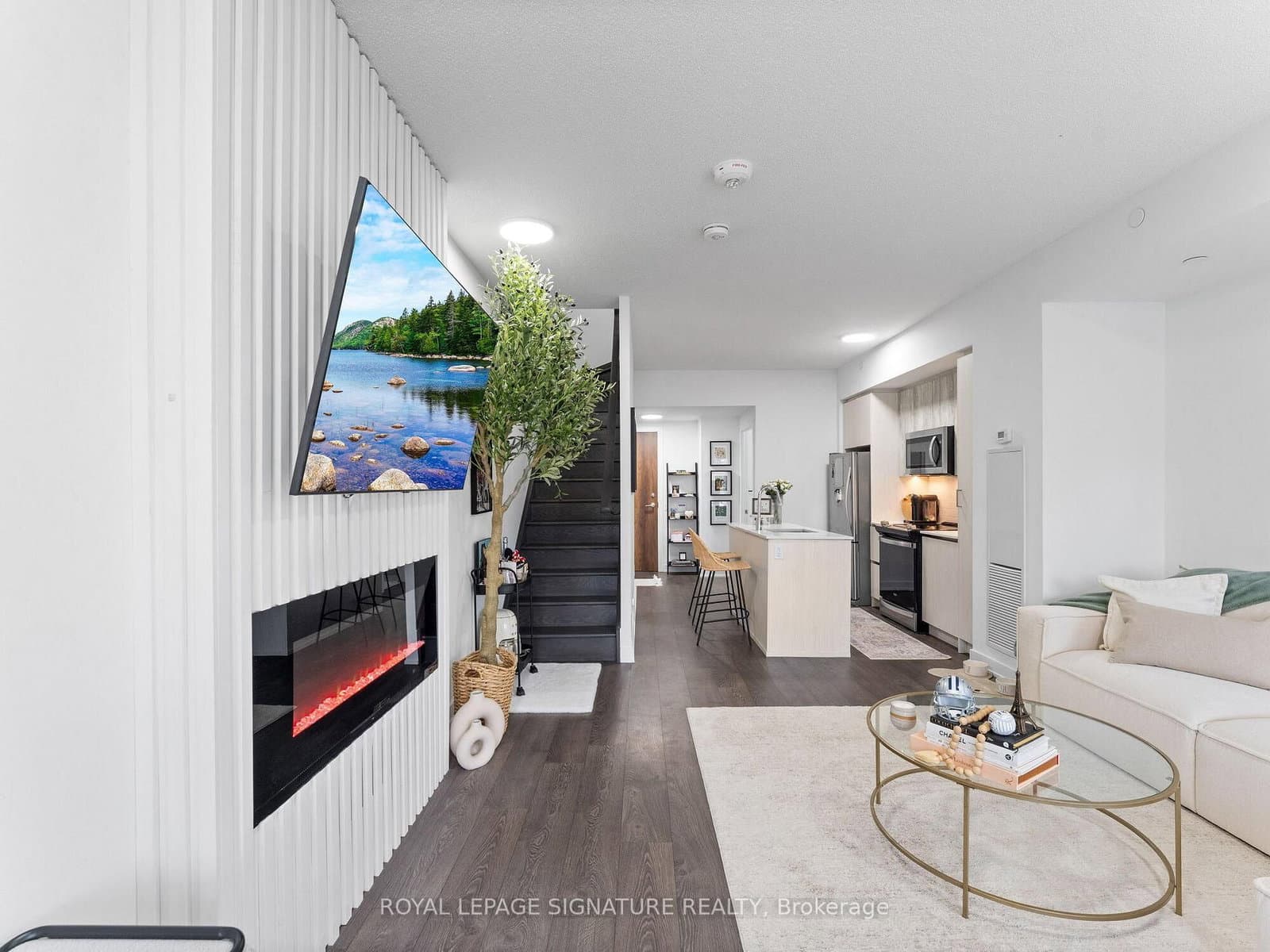 251 Manitoba Street S, Unit 132 thumbnail 3