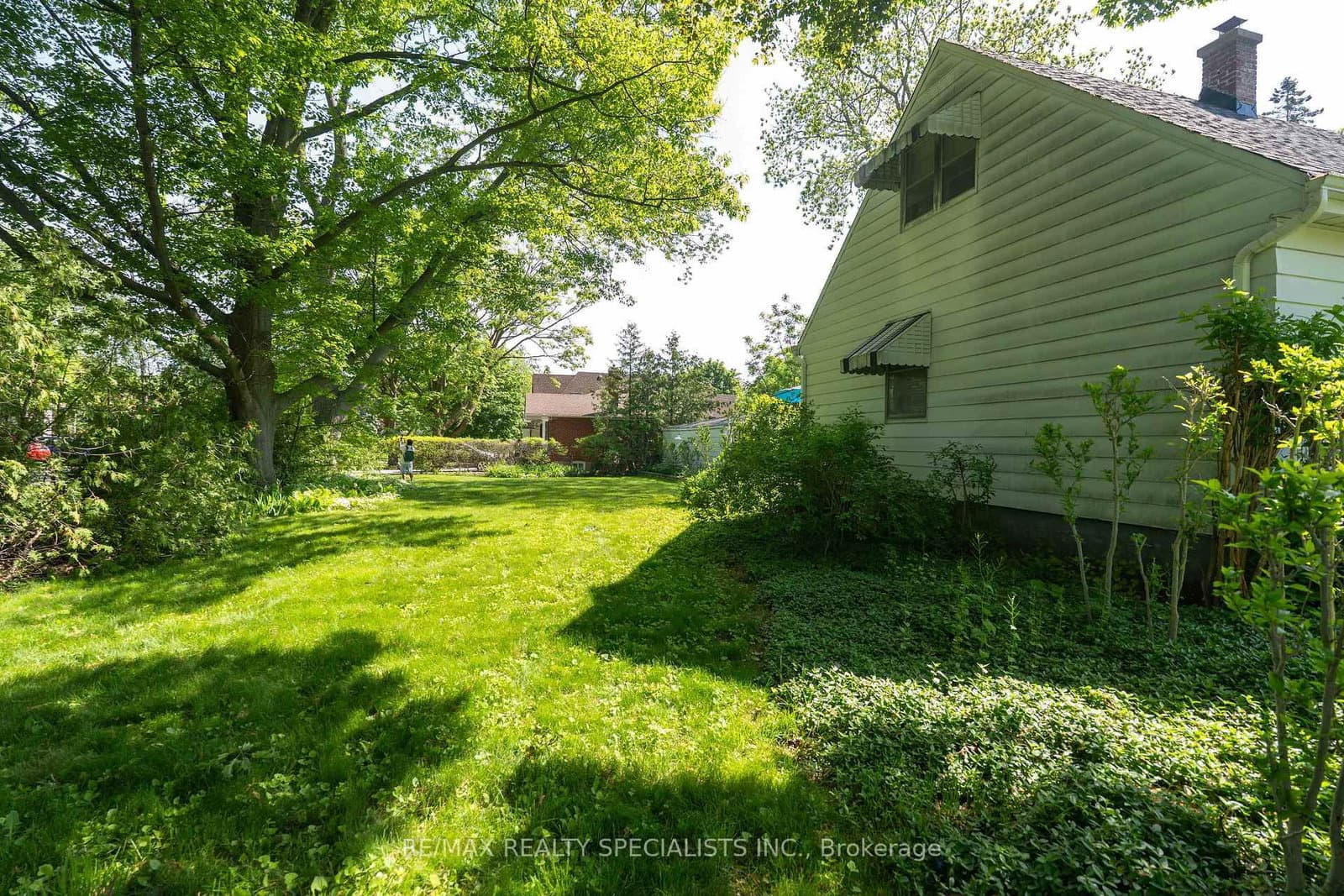 1481 Garnet Avenue thumbnail 7