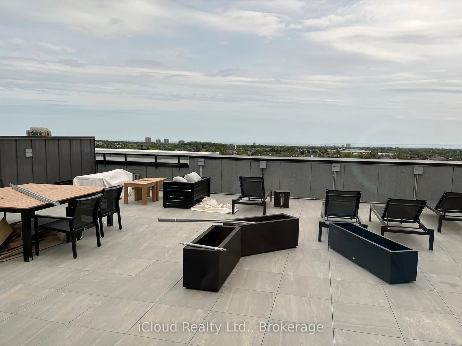 95 Dundas Street, Unit 325 thumbnail 5