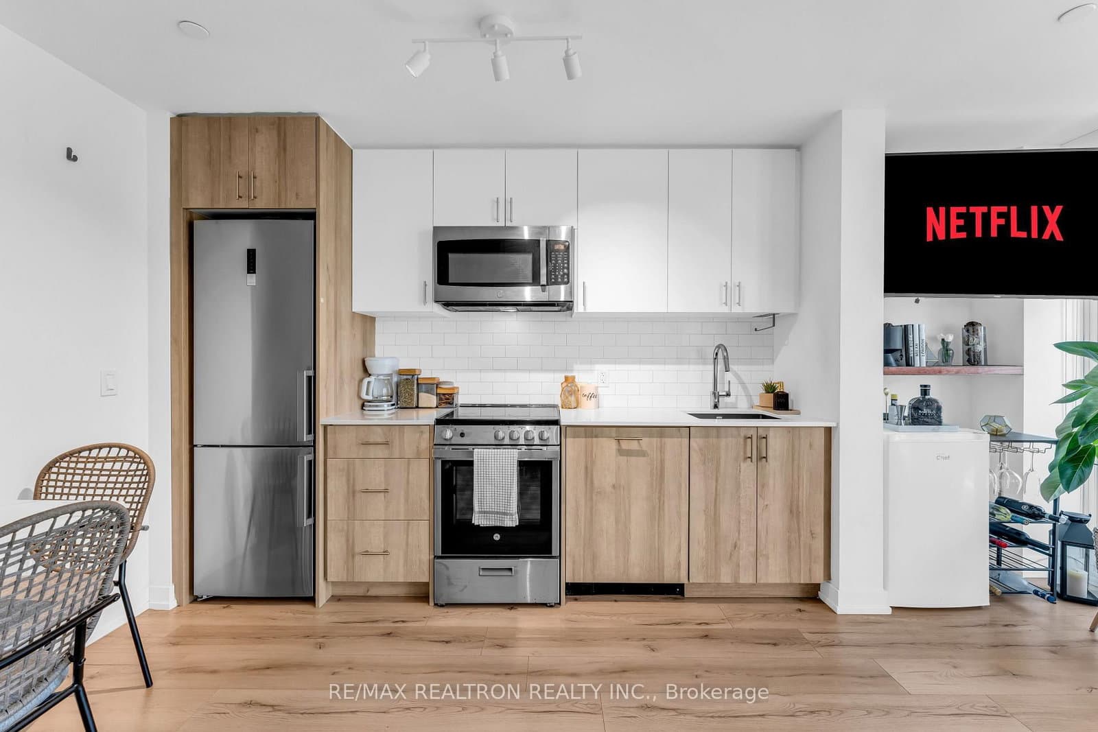 1195 The Queensway, Unit 317 thumbnail 11