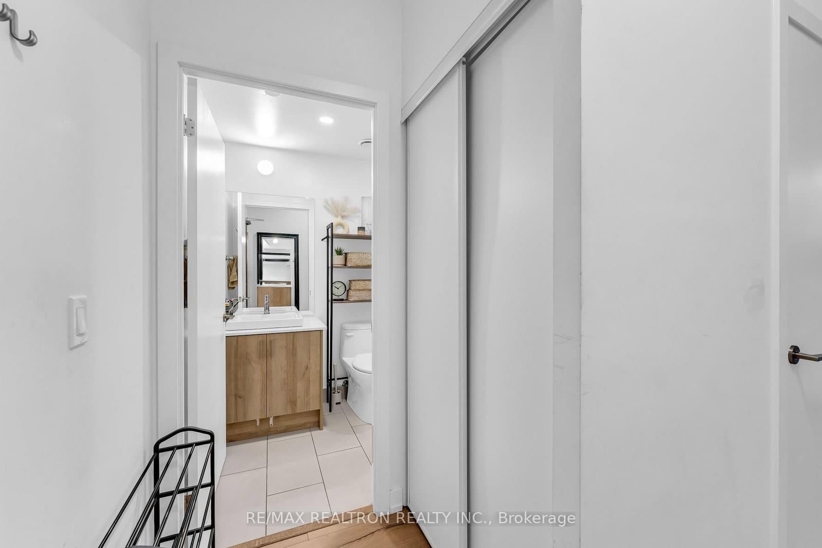 1195 The Queensway, Unit 317 thumbnail 3