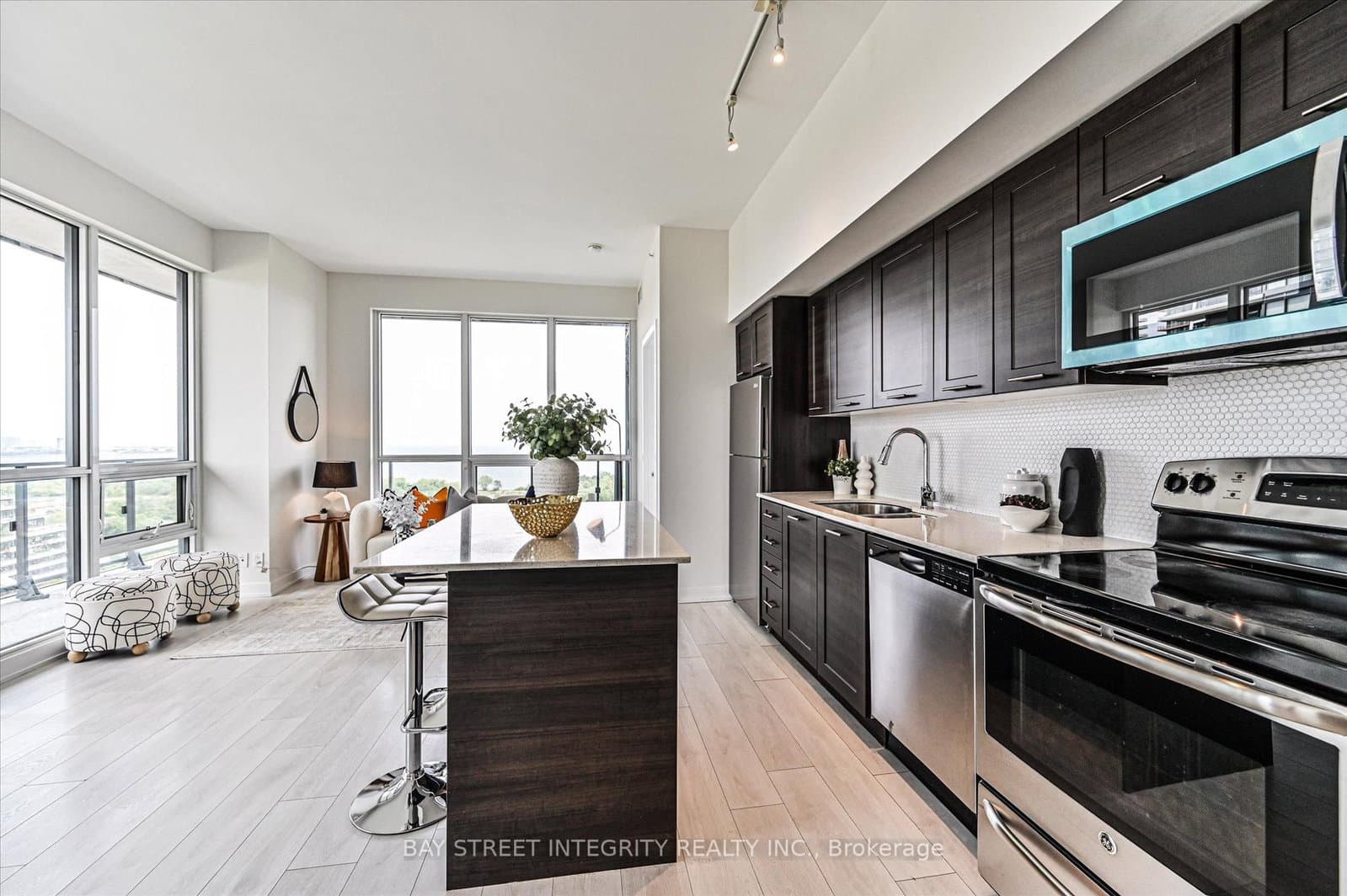 2212 Lake Shore Boulevard W, Unit 2001 thumbnail 12