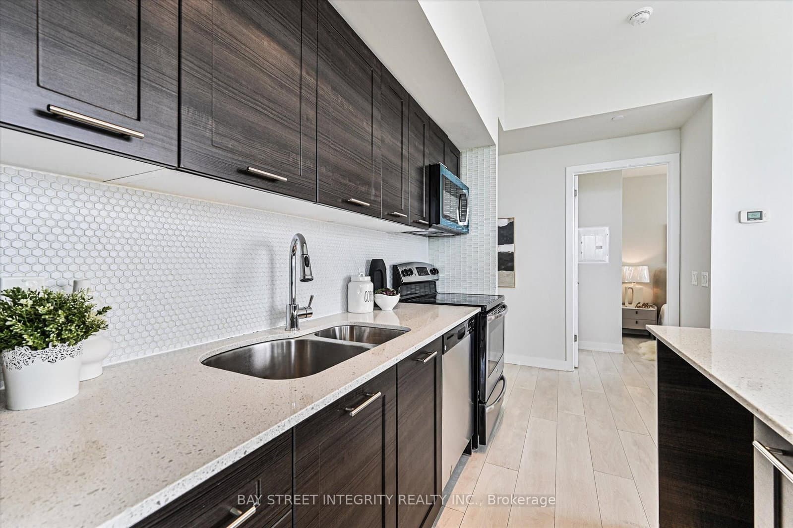 2212 Lake Shore Boulevard W, Unit 2001 thumbnail 13