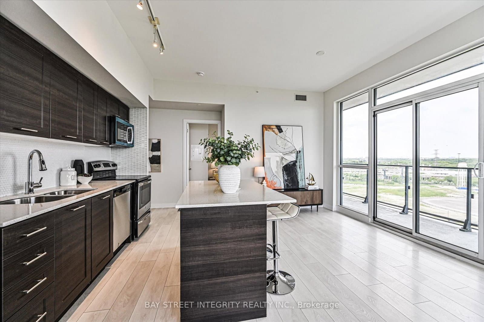 2212 Lake Shore Boulevard W, Unit 2001 thumbnail 14