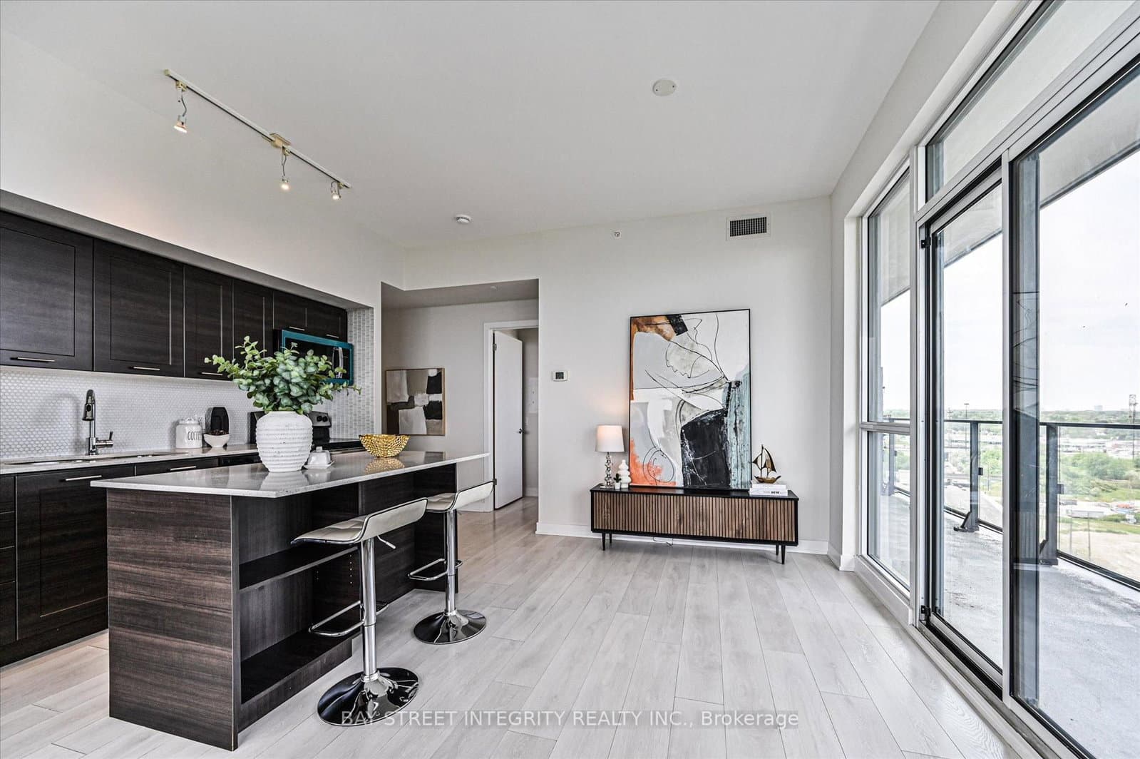 2212 Lake Shore Boulevard W, Unit 2001 thumbnail 6