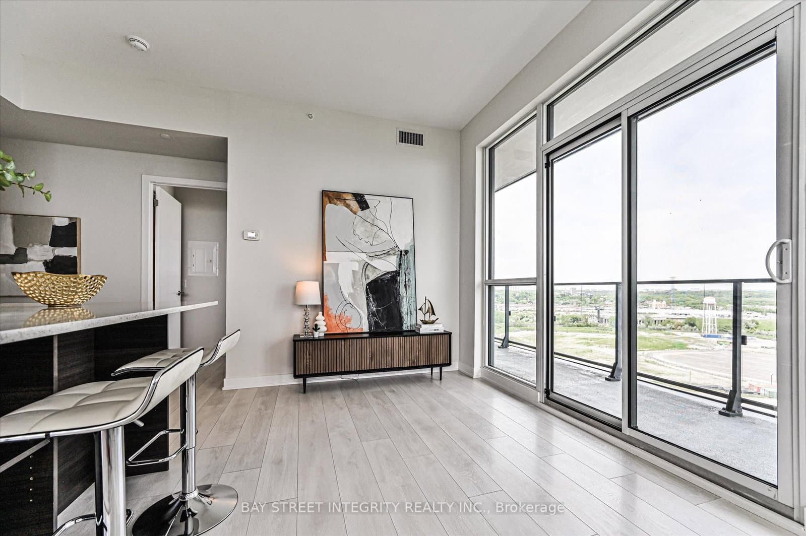 2212 Lake Shore Boulevard W, Unit 2001 thumbnail 7
