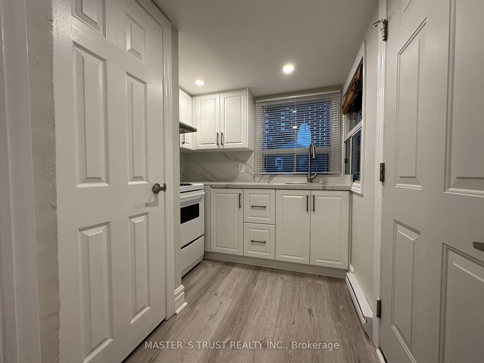 151 Dynevor Road, Unit Upper - Image 1