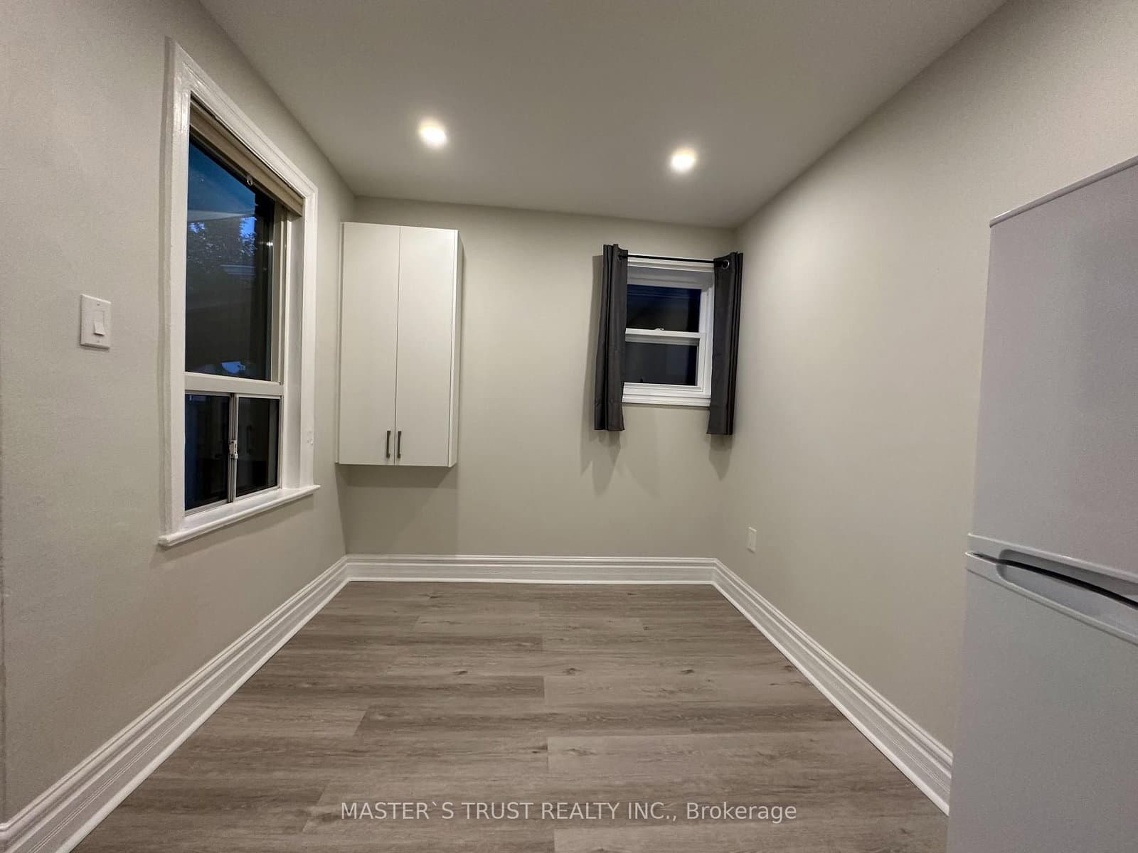 151 Dynevor Road, Unit Upper thumbnail 4