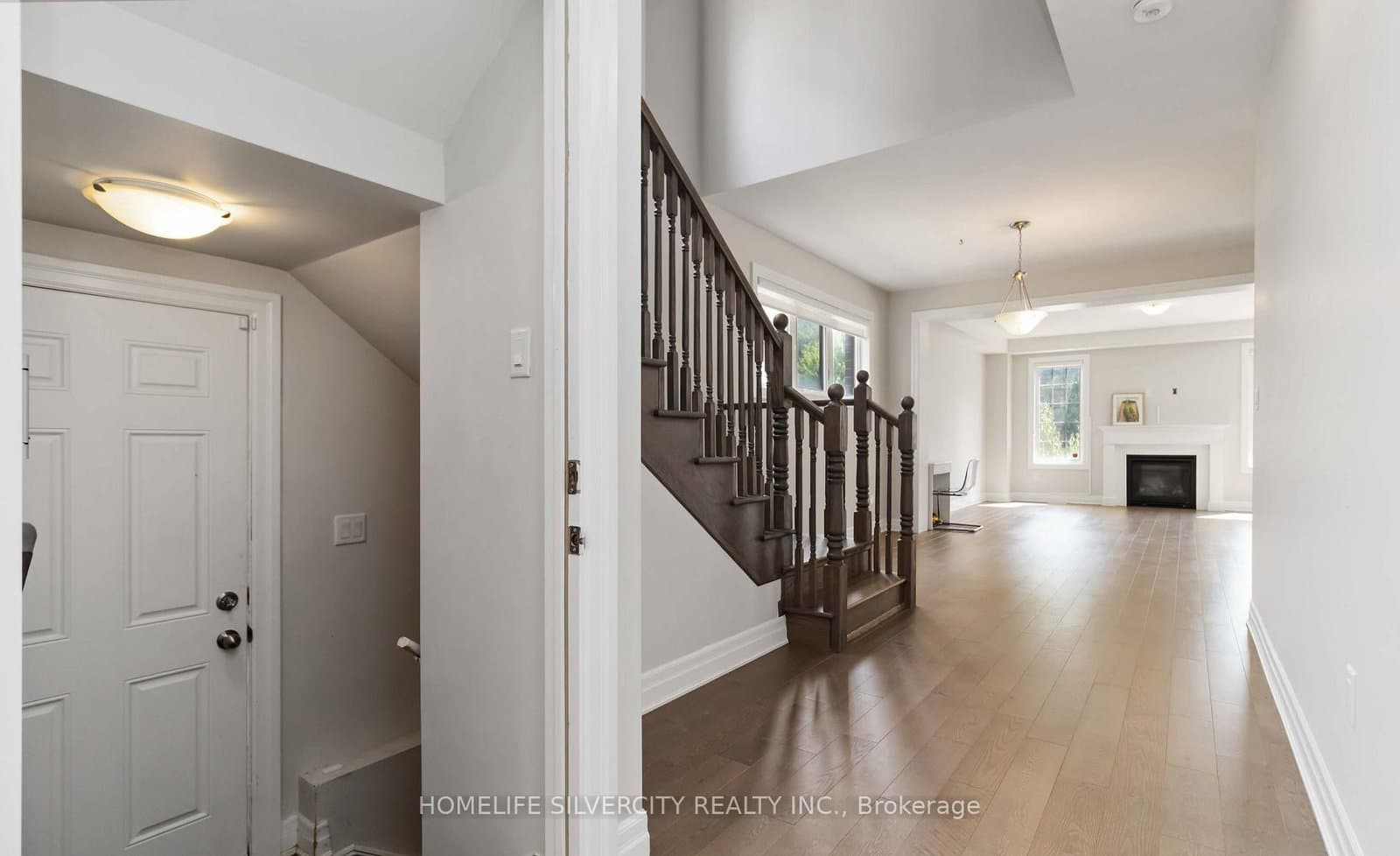 588 Queen Mary Drive thumbnail 38
