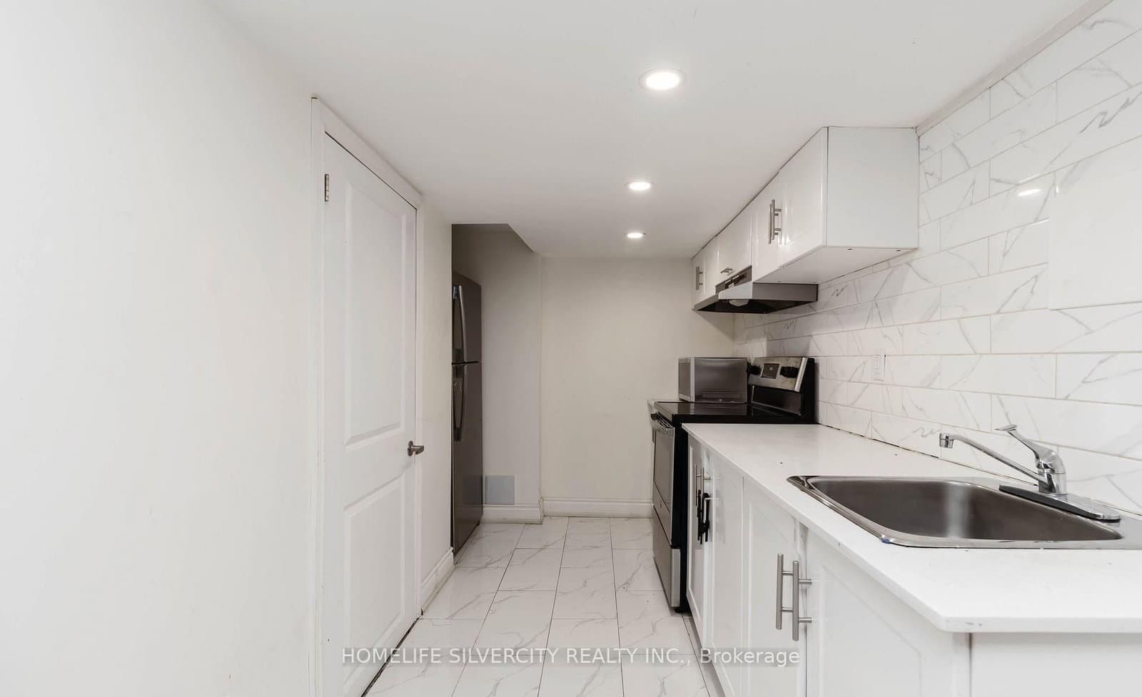 588 Queen Mary Drive thumbnail 41