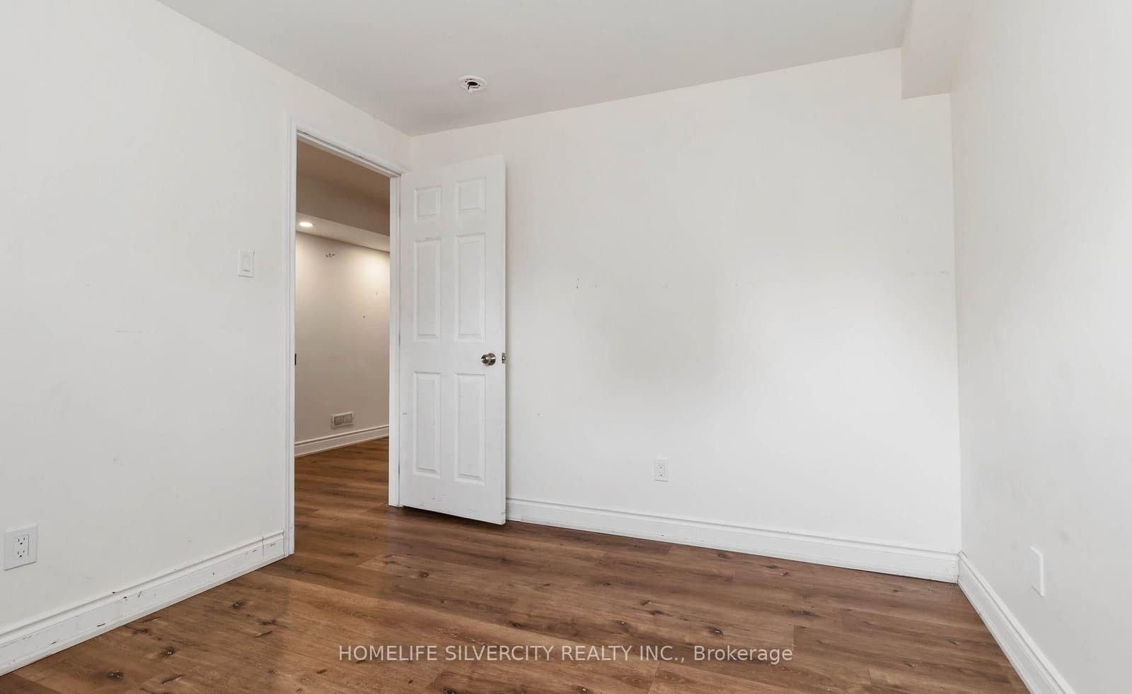 588 Queen Mary Drive thumbnail 44