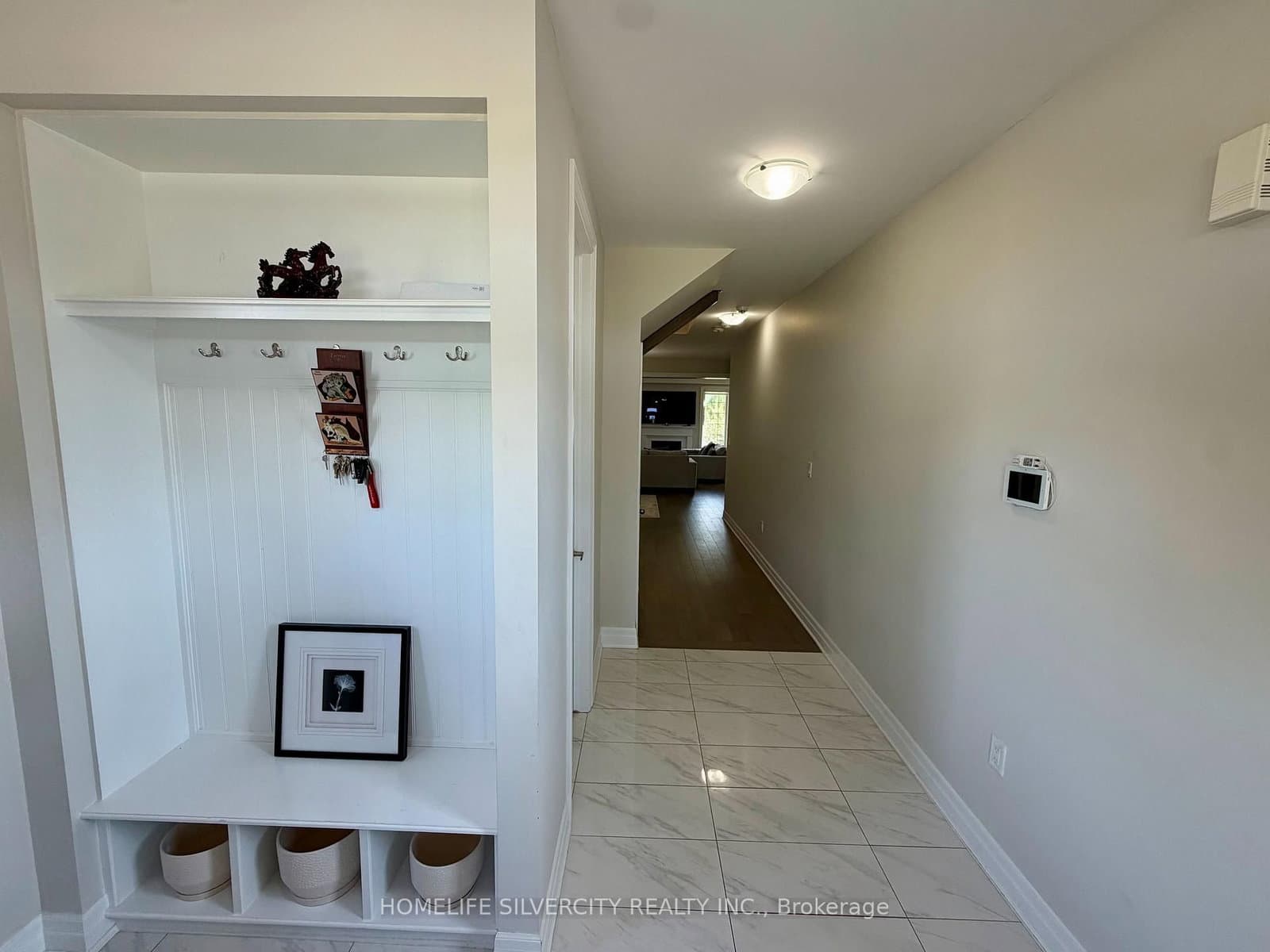 588 Queen Mary Drive thumbnail 6