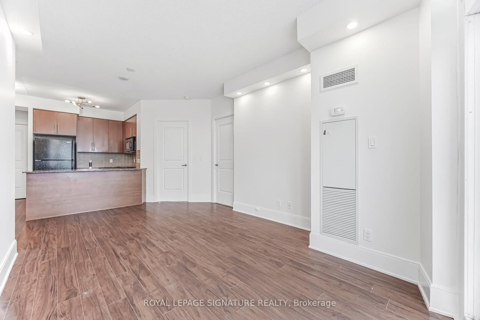 330 Burnhamthorpe Road W, Unit 1402 thumbnail 18