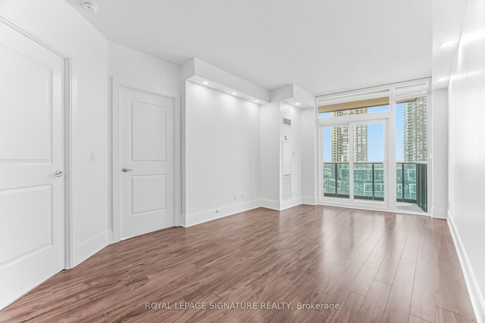 330 Burnhamthorpe Road W, Unit 1402 thumbnail 19