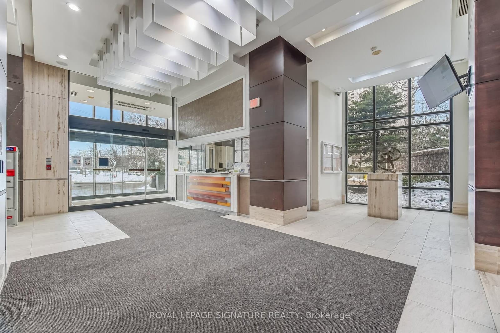 330 Burnhamthorpe Road W, Unit 1402 thumbnail 2