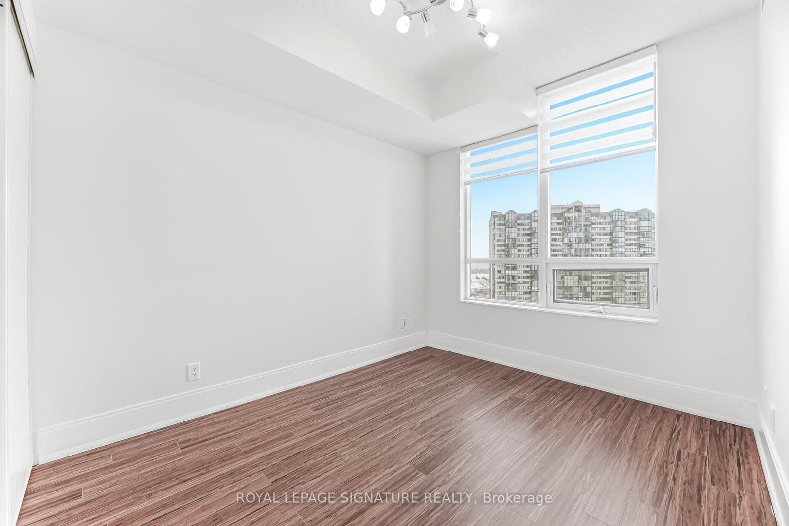 330 Burnhamthorpe Road W, Unit 1402 thumbnail 28
