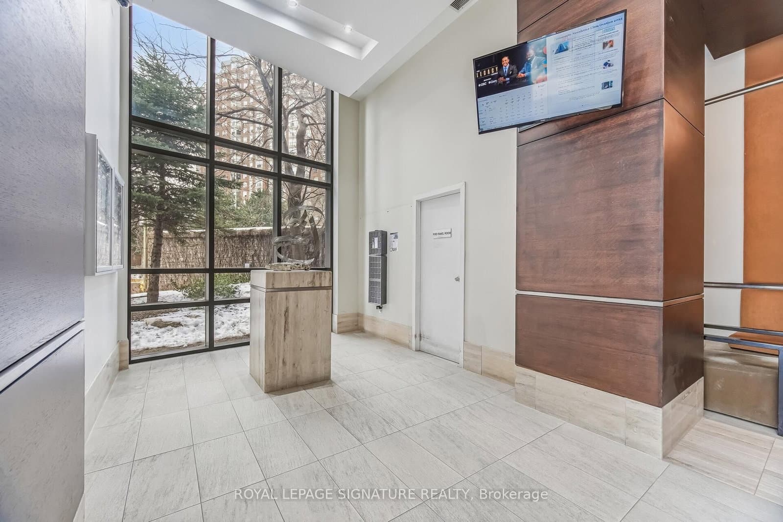 330 Burnhamthorpe Road W, Unit 1402 thumbnail 5