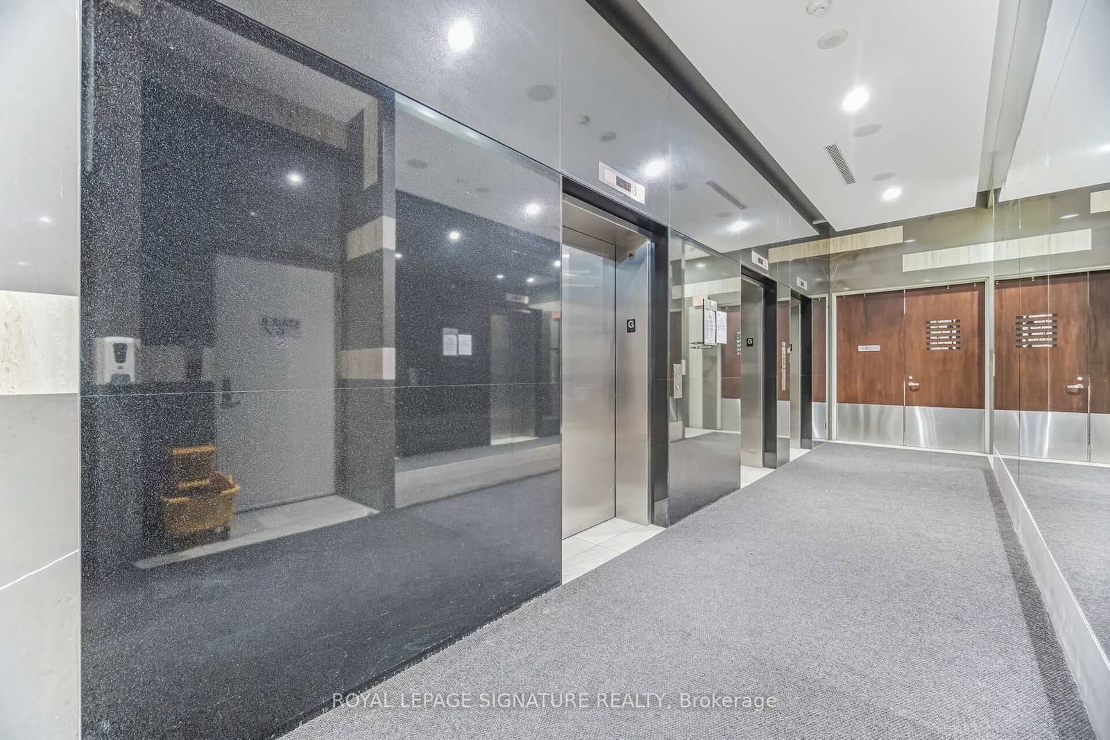 330 Burnhamthorpe Road W, Unit 1402 thumbnail 7