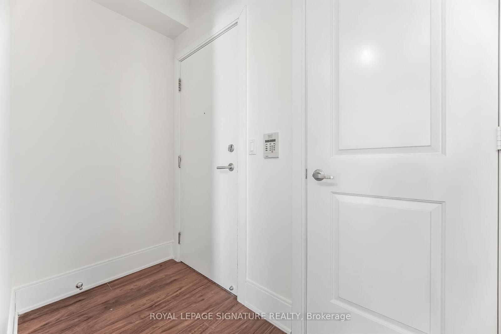 330 Burnhamthorpe Road W, Unit 1402 thumbnail 9