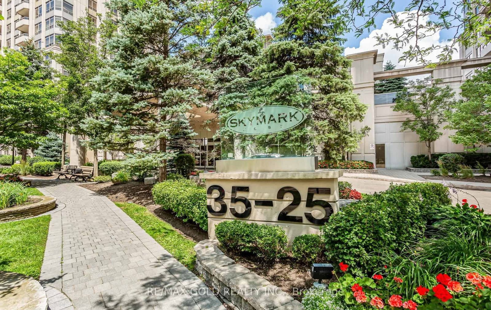 25 Kingsbridge Grdn Circle, Unit 224 thumbnail 2