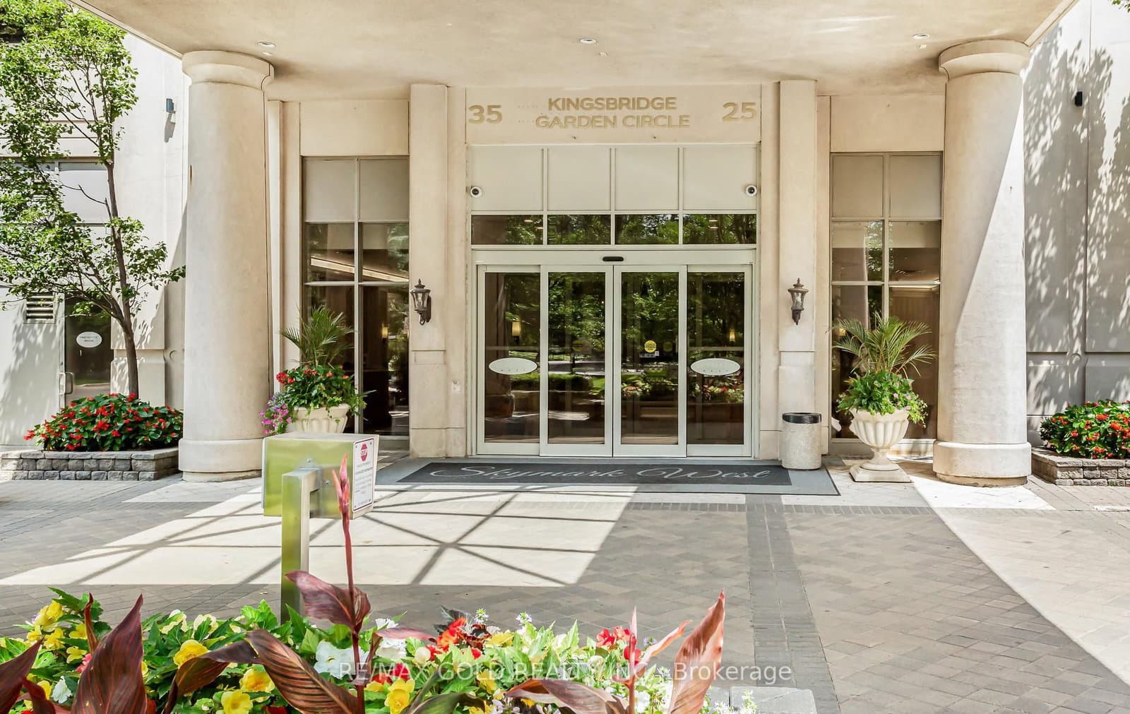 25 Kingsbridge Grdn Circle, Unit 224 thumbnail 3