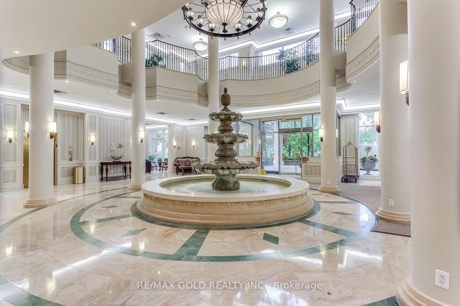 25 Kingsbridge Grdn Circle, Unit 224 thumbnail 4