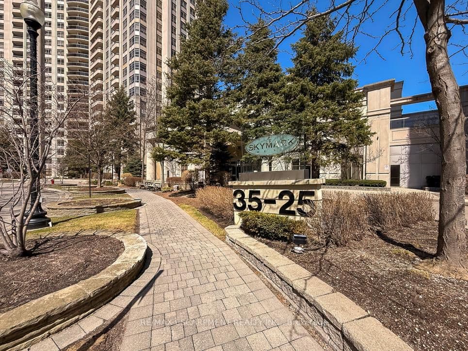 35 Kingsbridge Garden Circle, Unit 2706 thumbnail 2