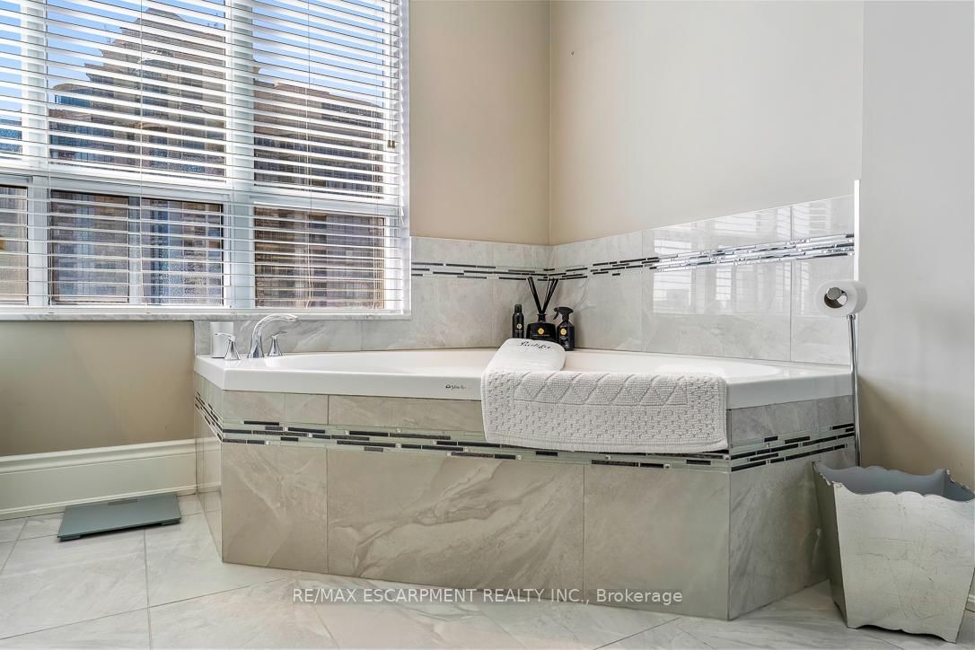 35 Kingsbridge Garden Circle, Unit 2706 thumbnail 33