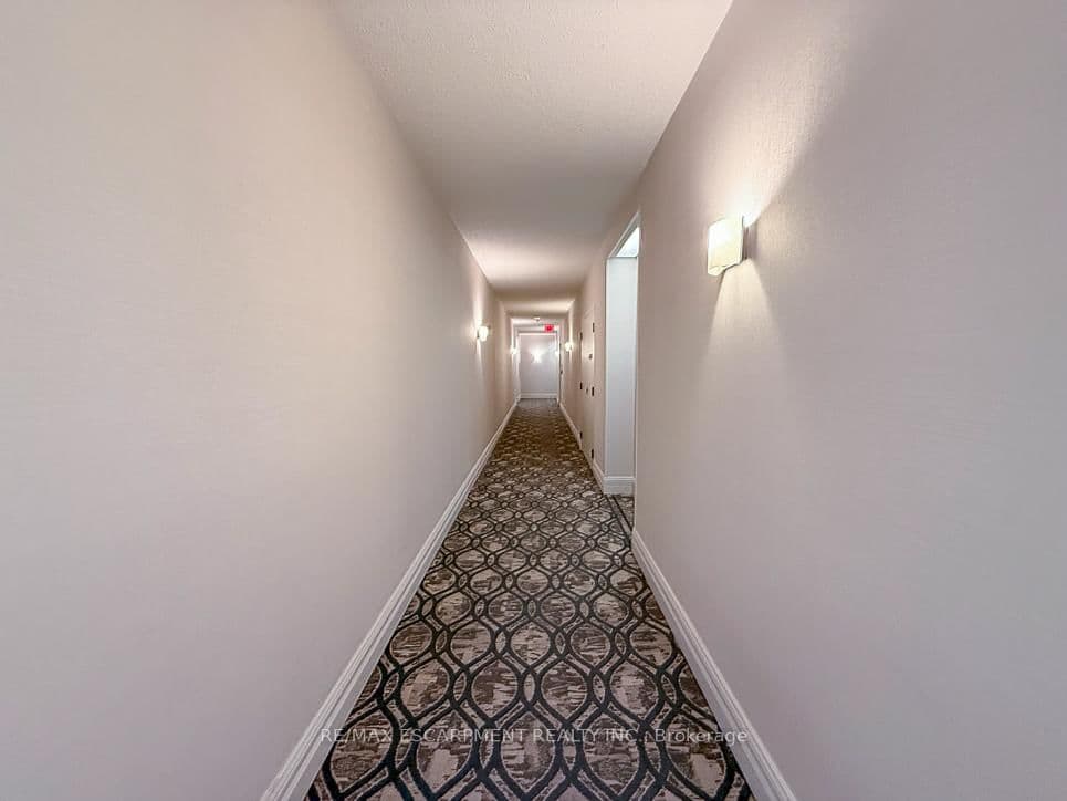 35 Kingsbridge Garden Circle, Unit 2706 thumbnail 4