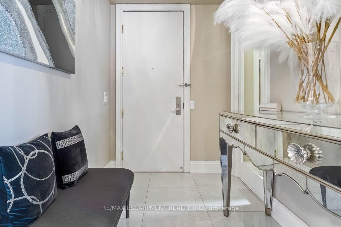 35 Kingsbridge Garden Circle, Unit 2706 thumbnail 5