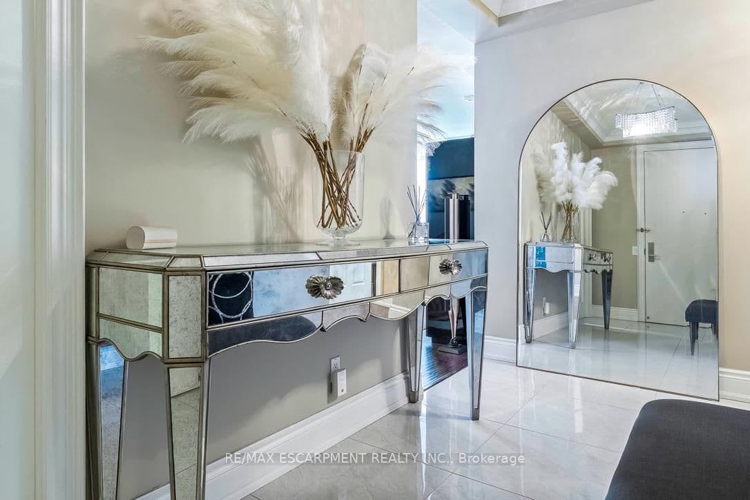 35 Kingsbridge Garden Circle, Unit 2706 thumbnail 7
