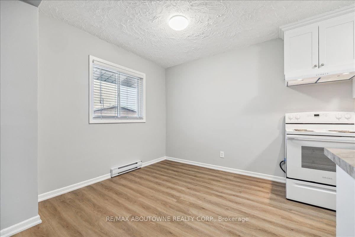 2350 Queensway Drive, Unit 3 thumbnail 10