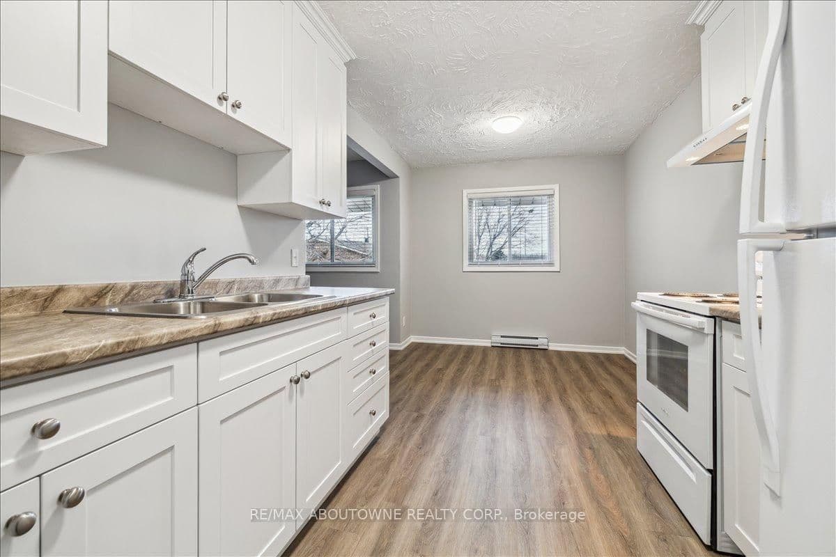 2350 Queensway Drive, Unit 3 thumbnail 16