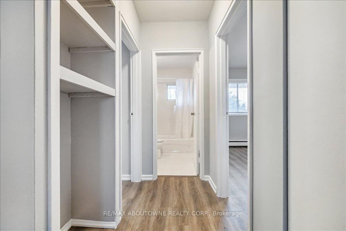 2350 Queensway Drive, Unit 3 thumbnail 18